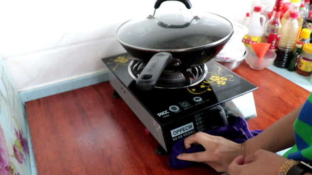 燃气灶台油污多难清洁?教你自制清洁液,一擦就干净,快学