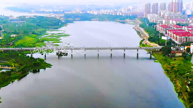 横跨安陆府河大桥两岸!