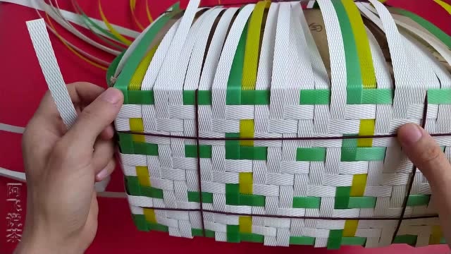 打包带手工编织菜篮子侧边首次尝试压二挑二的人字编法4k作品