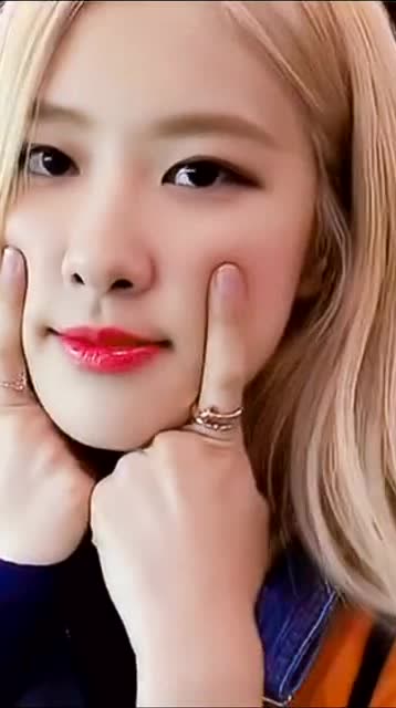 朴彩英:阿肉超级喜欢手指泪这个动作!