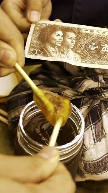 童年的回忆,一毛钱一个的麦芽糖,有人吃过吗?