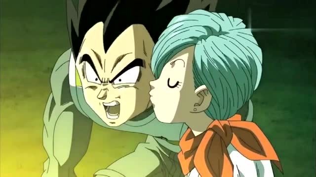 布尔玛当着比鲁斯的面吻了一下贝吉塔,贝吉塔害羞死了!