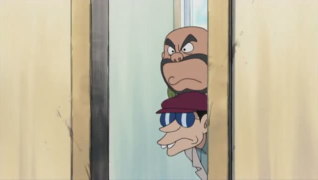 哆啦a梦:小偷一边偷东西一边逗小孩,结果被小宝宝一拳打飞