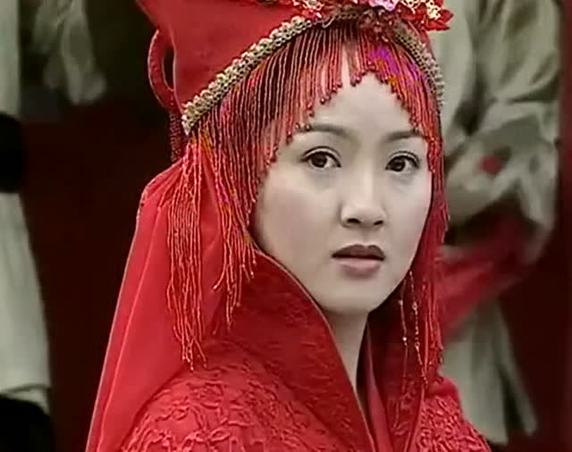 风云争霸:吟荷和易水寒拜天地的时候,看见站在角落的原啸天