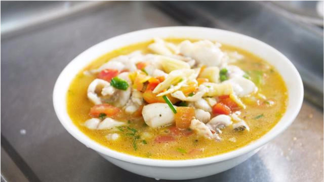 湖北汉川鼎鼎大名的财鱼面,一碗15块钱,鱼肉比面多,这价格值吗