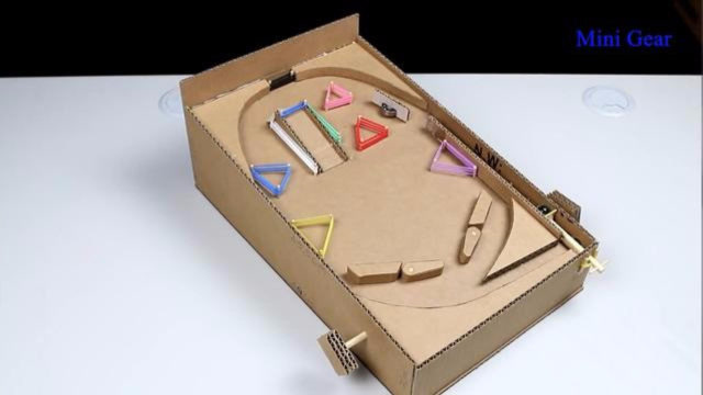 纸板哥手工:教你制作一个超好玩的三维弹珠模拟游戏盒