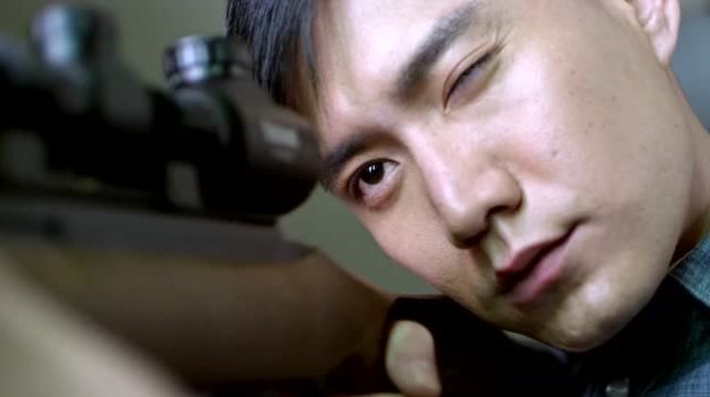 刑警队长顾铭跟踪嫌疑人不料被他用枪指着头结果怒了