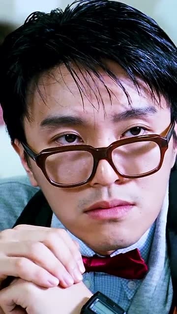 周星驰和朱茵饰演的逃学威龙朱茵的眼睛里有星星