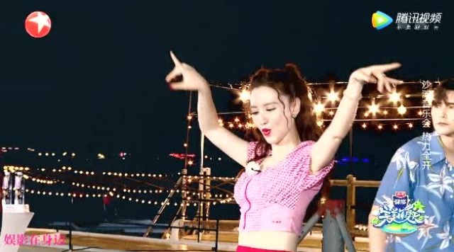 张萌带领追光吧哥哥们跳无价之姐