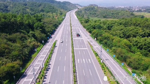 汕昆高速两广交界处广东进入广西连路都不一样了
