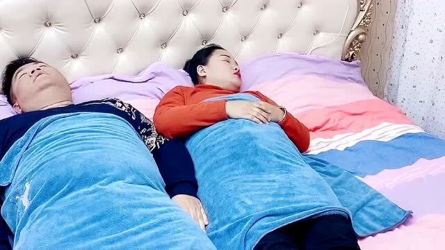 老婆睡觉总是不安稳,结婚到现在终于想出一个办法,感觉还挺实用的!