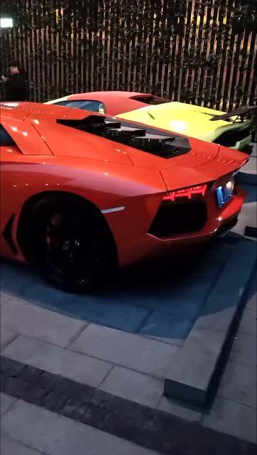 大哥开兰博基尼大牛来聚会,剪刀门太帅了超跑副驾果然气质不一样!