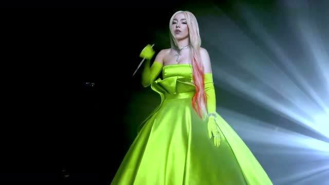 ava max超好听现场,这唱功简直了,超赞!