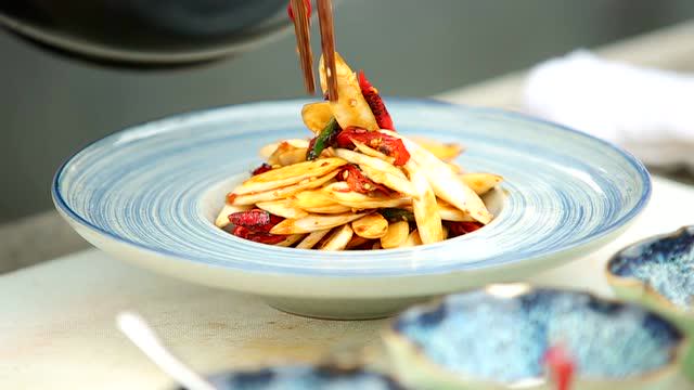 凉拌草芽 #家在云南