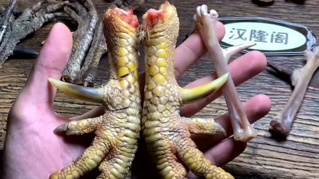 一般人不知道是什么,是手艺人最喜欢的文玩鸡爪,看着是不是跟真的一样