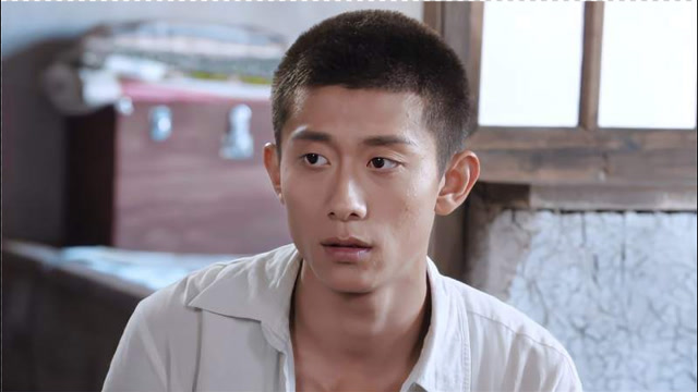 青谷子:张一山窝头就面条,亲爹回来看见黄不拉几的饭,反应贼逗