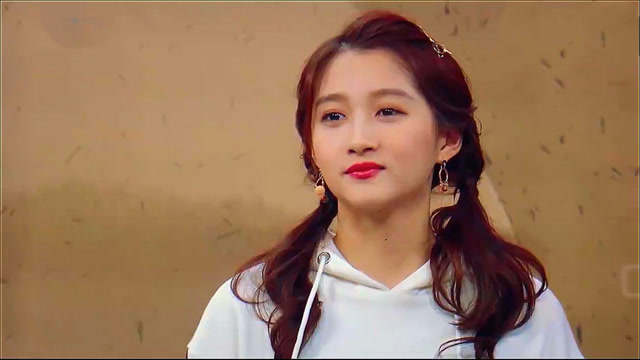 关晓彤妥妥周杰伦铁粉,刚放出音乐就猜出《青花瓷》,惊呆郭麒麟