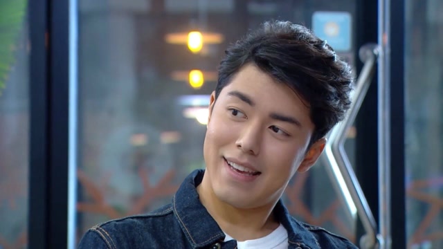 动物园恋曲:终于见到心上人,美女却很高冷,直把心上人往外推!