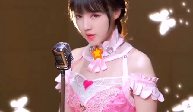 饭思思cosplay小舞唱斗罗主题曲这就是我心中的小舞