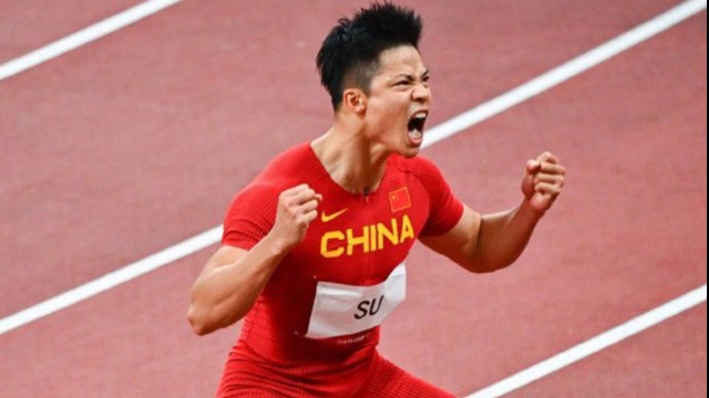 苏神圆月弯刀,初次亮相!