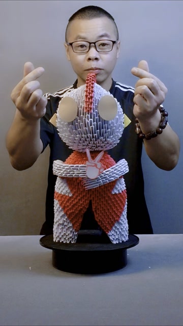 用纸折叠的奥特曼完工了你看像吗相似度大概有多少呢