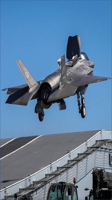 英国伊丽莎白航母f35舰载机起飞直接开入地中海