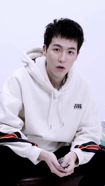 【学员初印象】最强大脑张铭轩挑战计算器弹唱