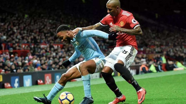 防守动作干净利落!足坛那些逆天的关键防守