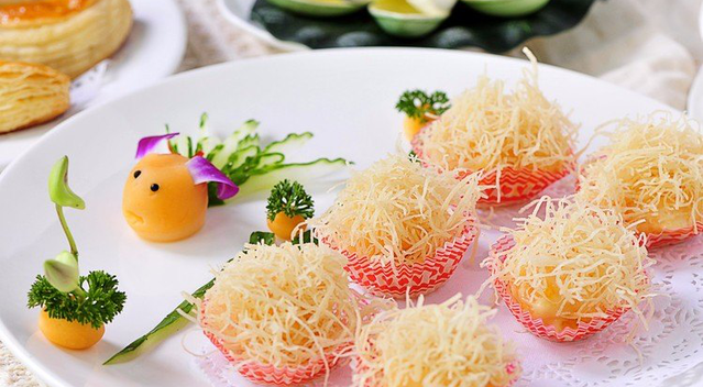 宝宝爱吃的金丝虾球 做法也非常简单