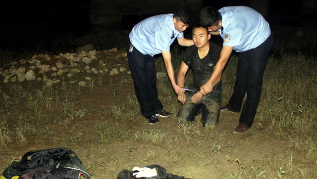 15名高中生北京街头连环抢劫 ,嫌疑人均来自高中的未成年人.