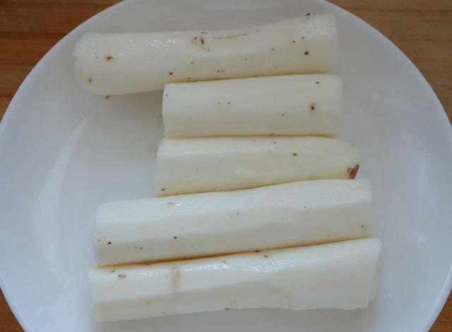 山药削皮后容易氧化变黑?简单一招,放多久都是白白的!