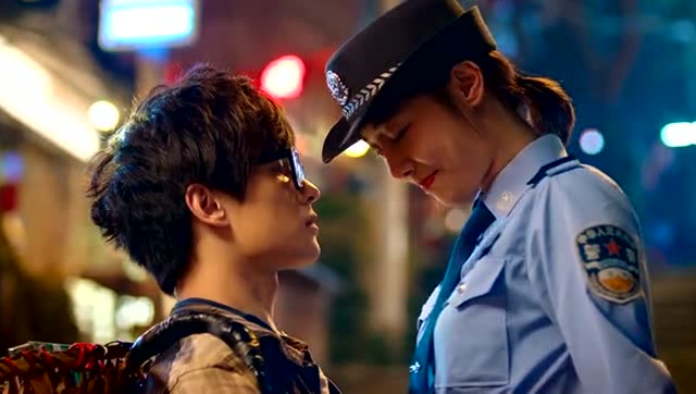 警察假公济私泡帅哥,呆萌杨洋遭暗撩