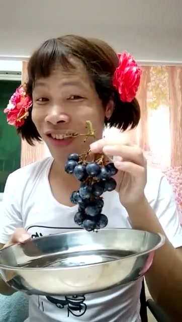 贤淑哥说以后不要说他丑了,他已经把自己画很美了