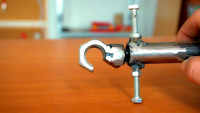 歪果仁头脑也挺简单,费半天劲打造扎钢筋神器,却让人吐槽不断