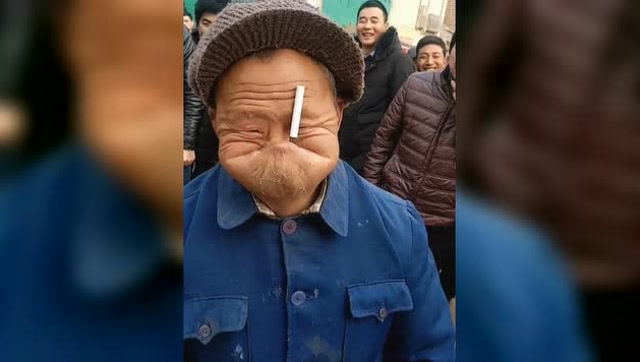 老大爷吸烟太任性了,全村的人都笑了