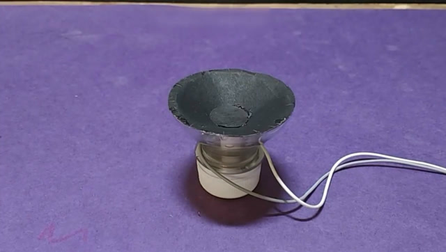 牛人利用不要的塑料瓶制作成小喇叭,废物利用还很实用