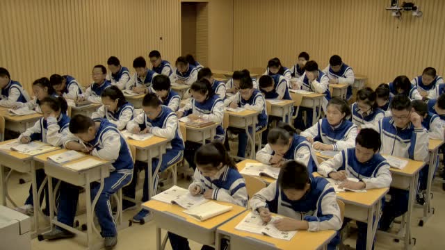 嫩江二中王安颖