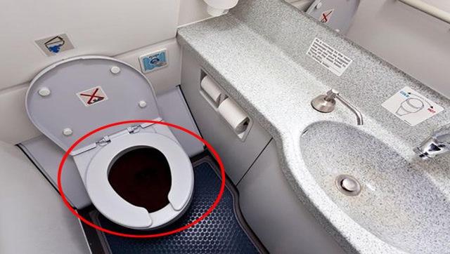飞机上的马桶,到底是怎么清理的?看完我整个人都不好了
