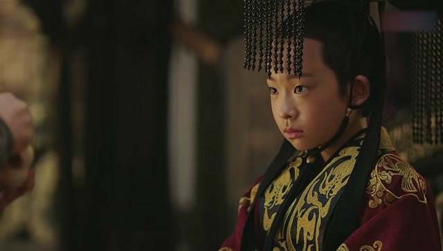 曹爽欲自立为皇帝,披甲带剑上朝屡次戏弄小皇帝试探大臣们的态度