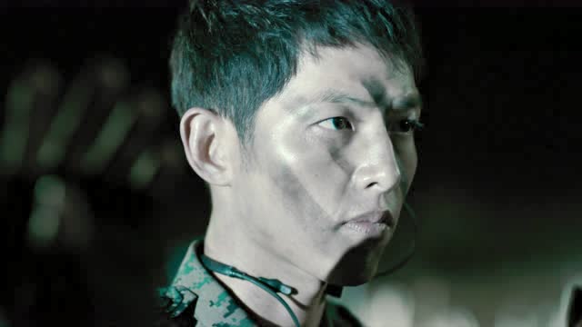 宋仲基正在执行特种兵任务!