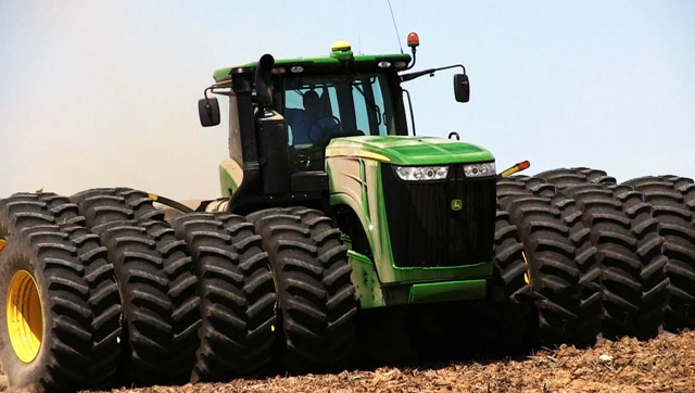 这拖拉机超级拉风!620马力,12个车轮,看它怎么在雪地犁地