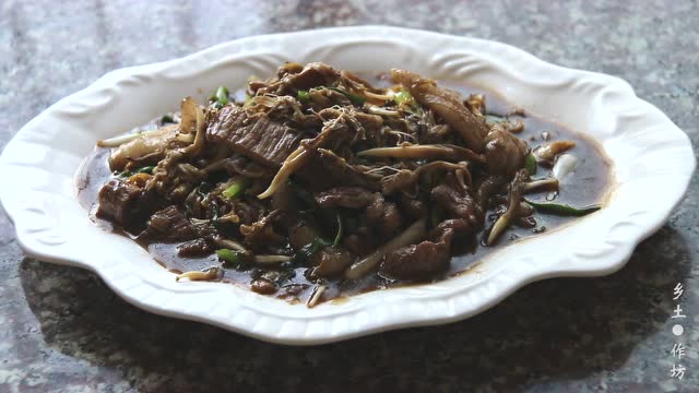 农村美女上山砍树,取得一样极品,结果给她做成了大宝贝