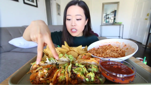 大胃王肉姐开饭啦!糖醋香菇 娃娃菜 吃得老美了