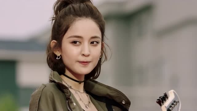 缝纫机乐队古力娜扎最燃的一段,真弹真唱,真的太美了