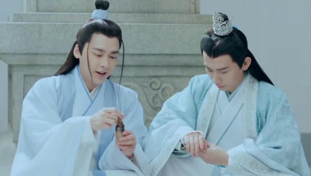 青云志林惊羽受伤李易峰贴心为他上药