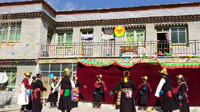 2018洛扎县扎日乡拉隆五村新年舞蹈