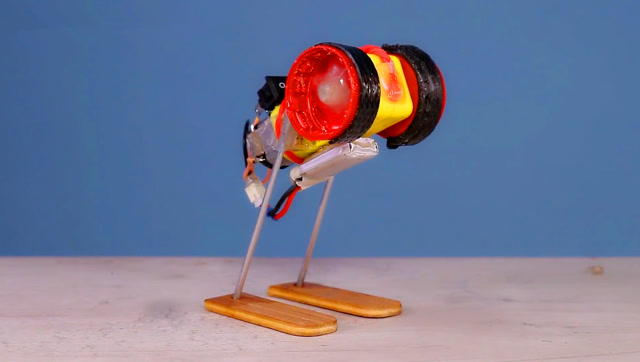 很好玩的一个机械装置,制作也很简单,你可以试试