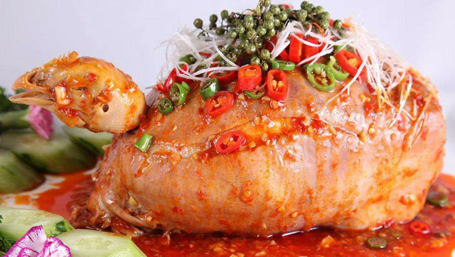 正宗肚包糯米鸡的做法,肚包糯米鸡也叫八宝鸡成菜清淡鲜香好吃