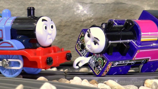 托马斯小火车和朋友们比赛挑战谁的车厢多 真激烈