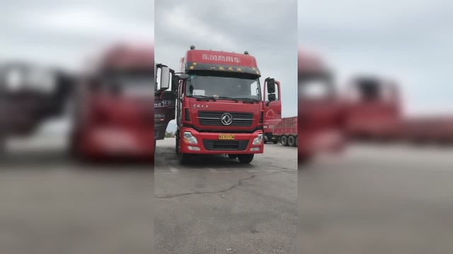 我们一起跑运输再苦再累也不怕乖乖兔卡车女司机